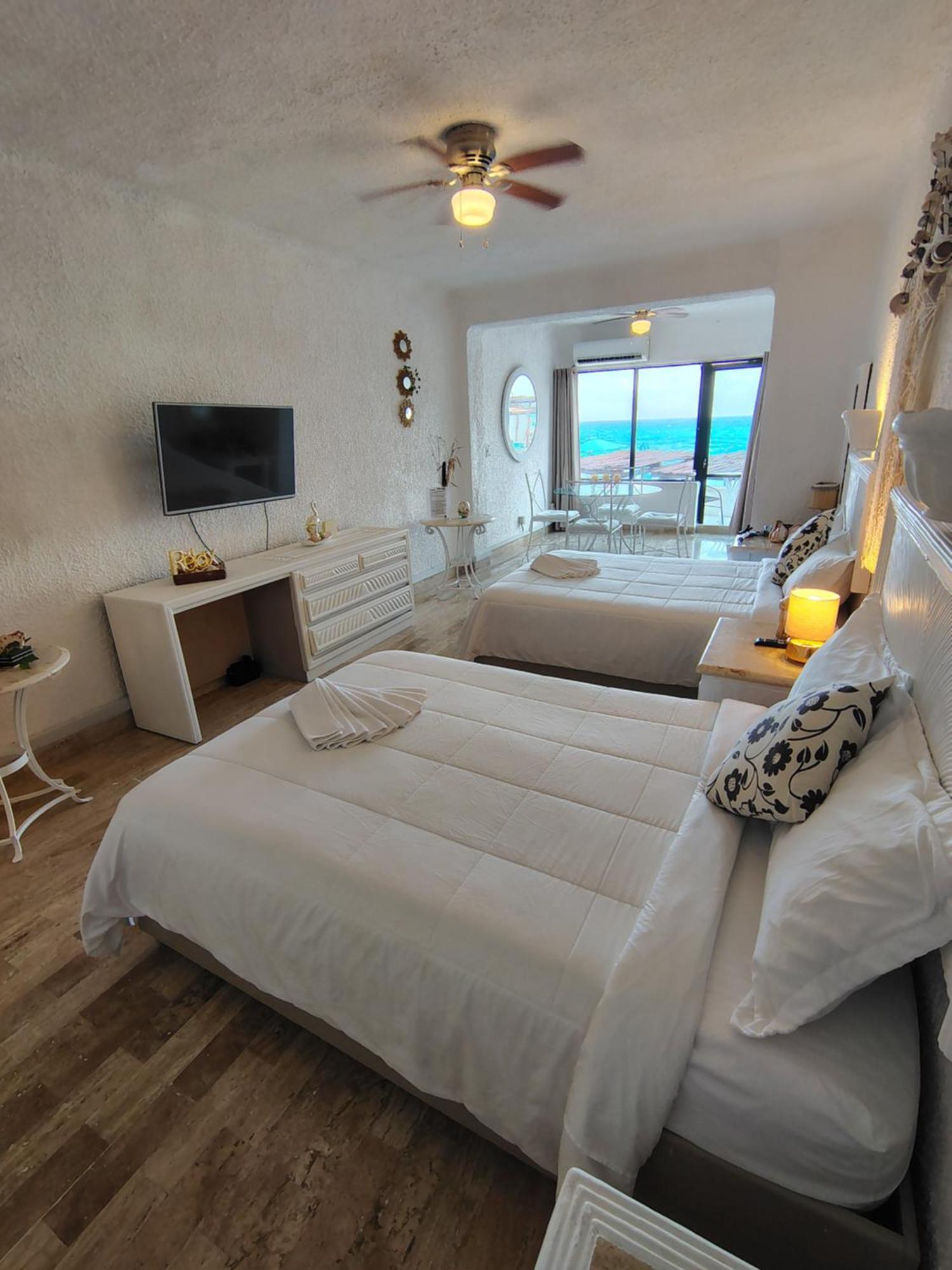 Beachfront Studio With Ocean View Cancun Exterior photo
