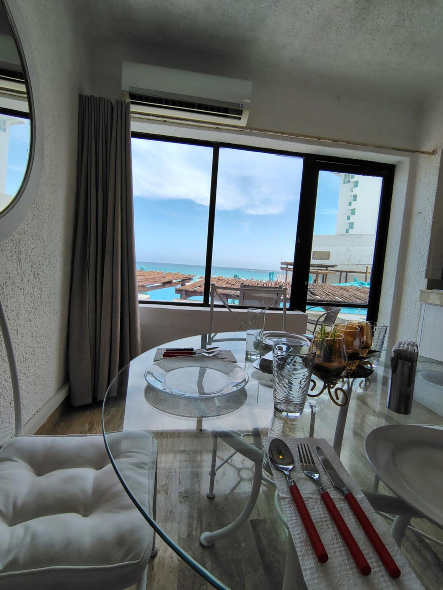 Beachfront Studio With Ocean View Cancun Exterior photo